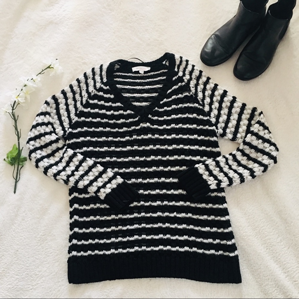 $5 W/ BUNDLE Two By Vince Camuto Striped Sweater